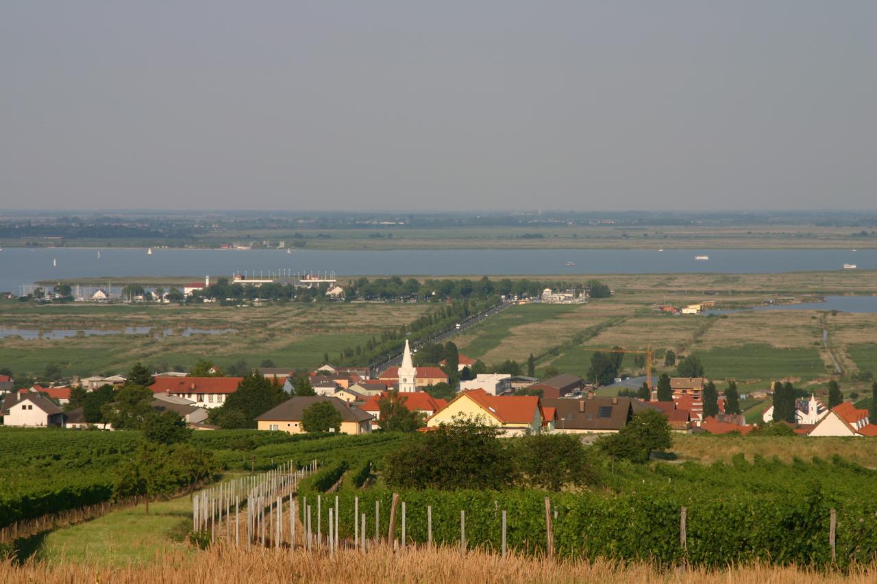 Das Mittelpunkt Mörbisch am See Exterior foto